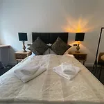 Royal Mile Queen Apartment